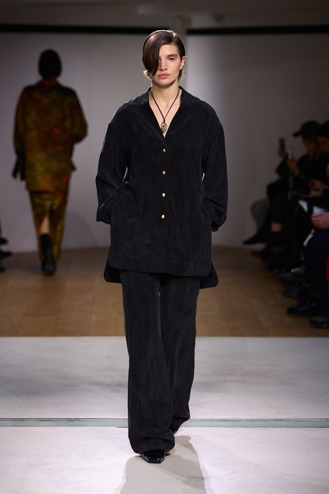 24 Fall Winter Look / COLLECTION - Mame Kurogouchi