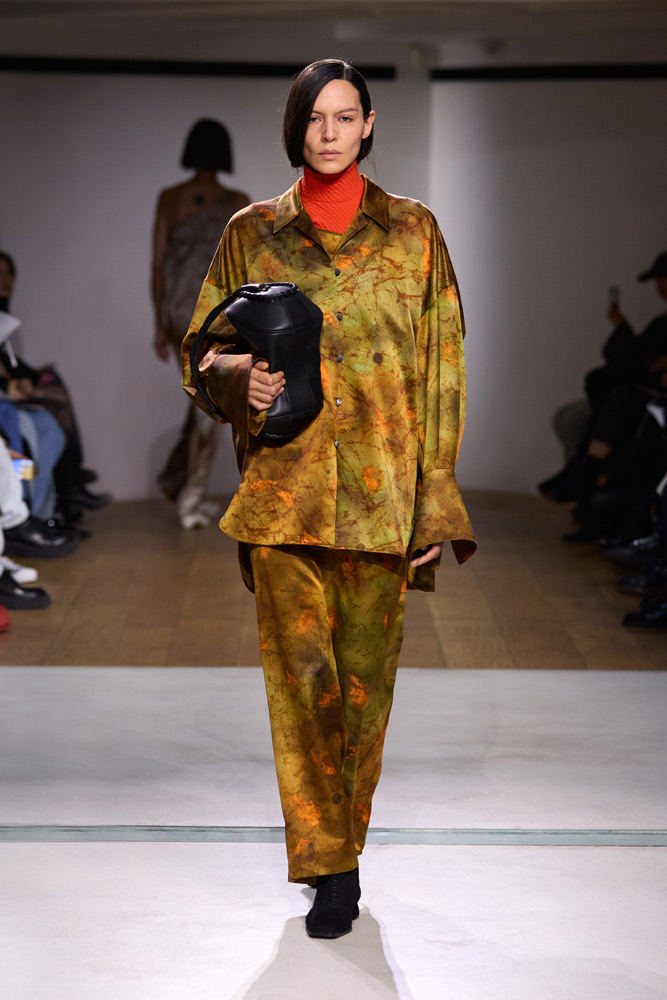 24 Fall Winter Look / COLLECTION - Mame Kurogouchi