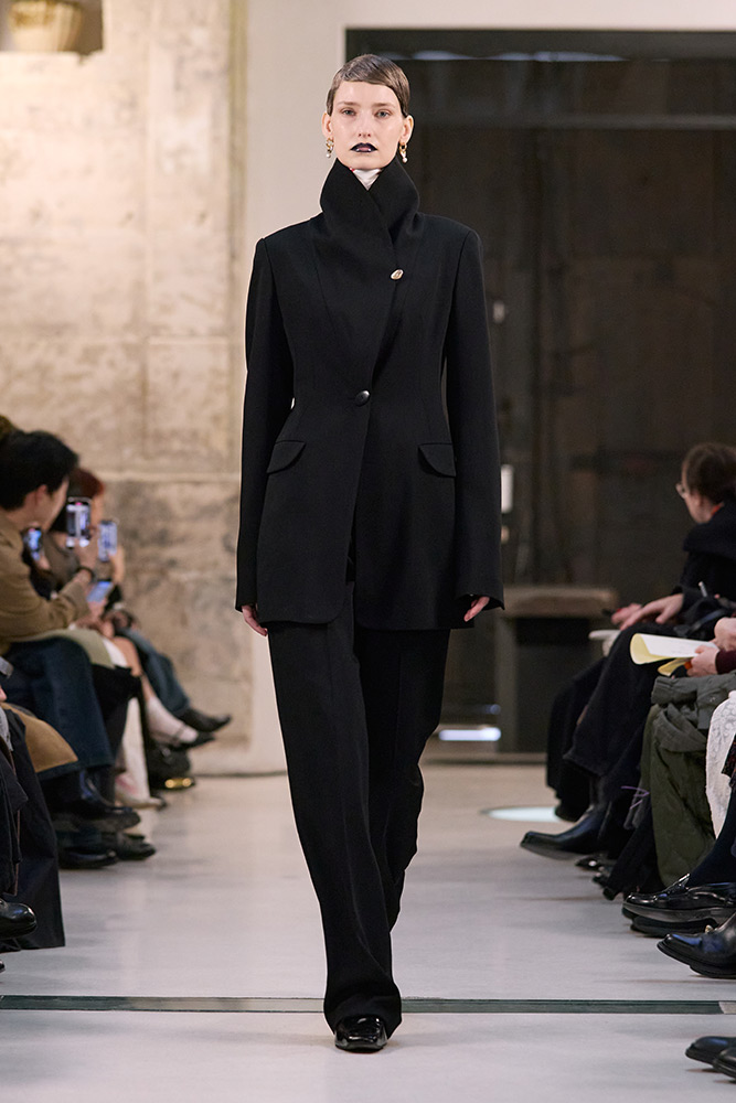 25 Fall Winter Look / COLLECTION - Mame Kurogouchi 25 Fall Winter Look / COLLECTION - Mame Kurogouchi