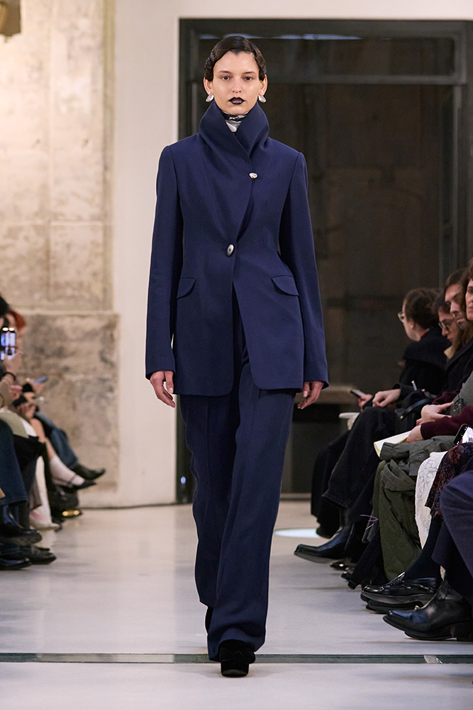 25 Fall Winter Look / COLLECTION - Mame Kurogouchi